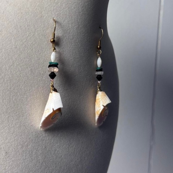 Handmade Shell Drop Earrings Gold Tone Spiral Cone Shell Mother of Pearl Beads - Picture 4 of 8